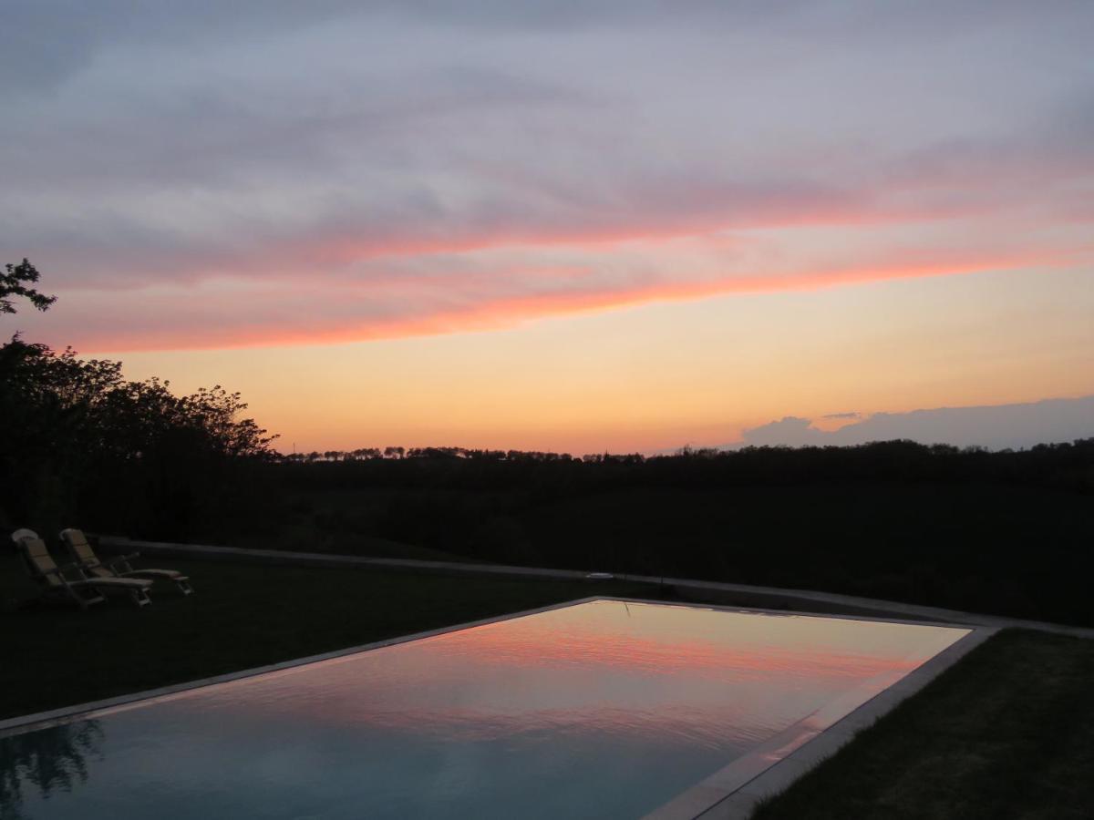B&B La Mirande De Saint-Clar Buitenkant foto